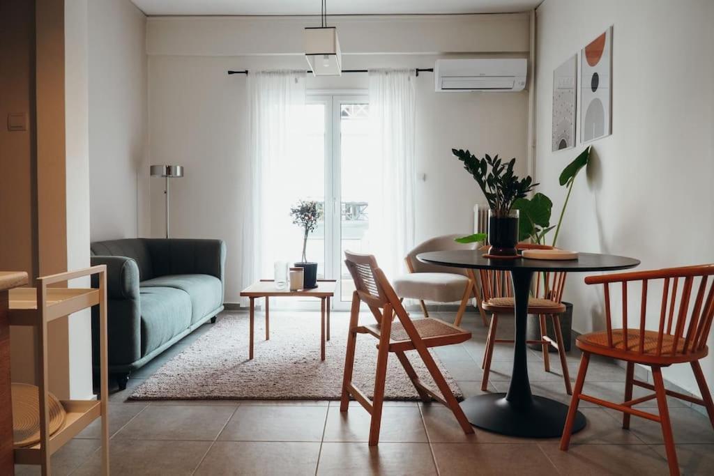 Charming Apartment In Keramikos Atenas Exterior foto